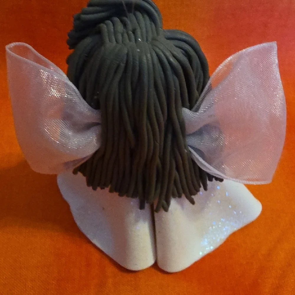Kneeded Angels Ornament Figurine with Wreath 6305